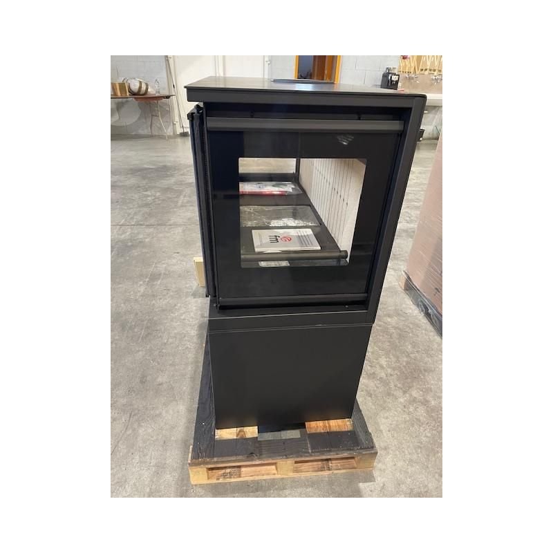 Poêle à bois raccordable 3 vitres avec bûcher - FIREMATIC Calgary - L 13.5 kW – Image 8